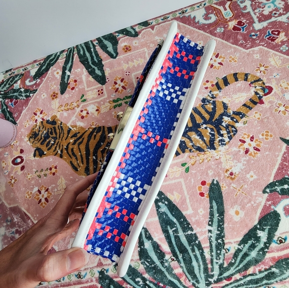 Kate Spade STORYBOOK Woven Bay Drive Chloe Finn Clutch - Picture 3 of 11